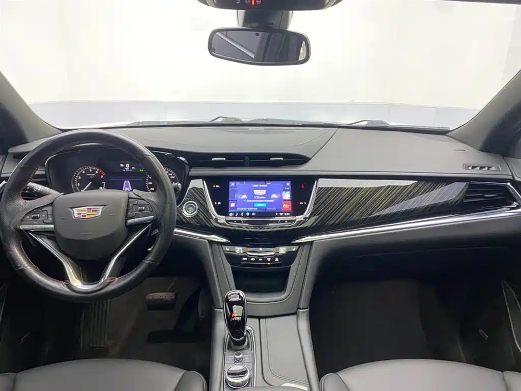 CADILLAC XT6