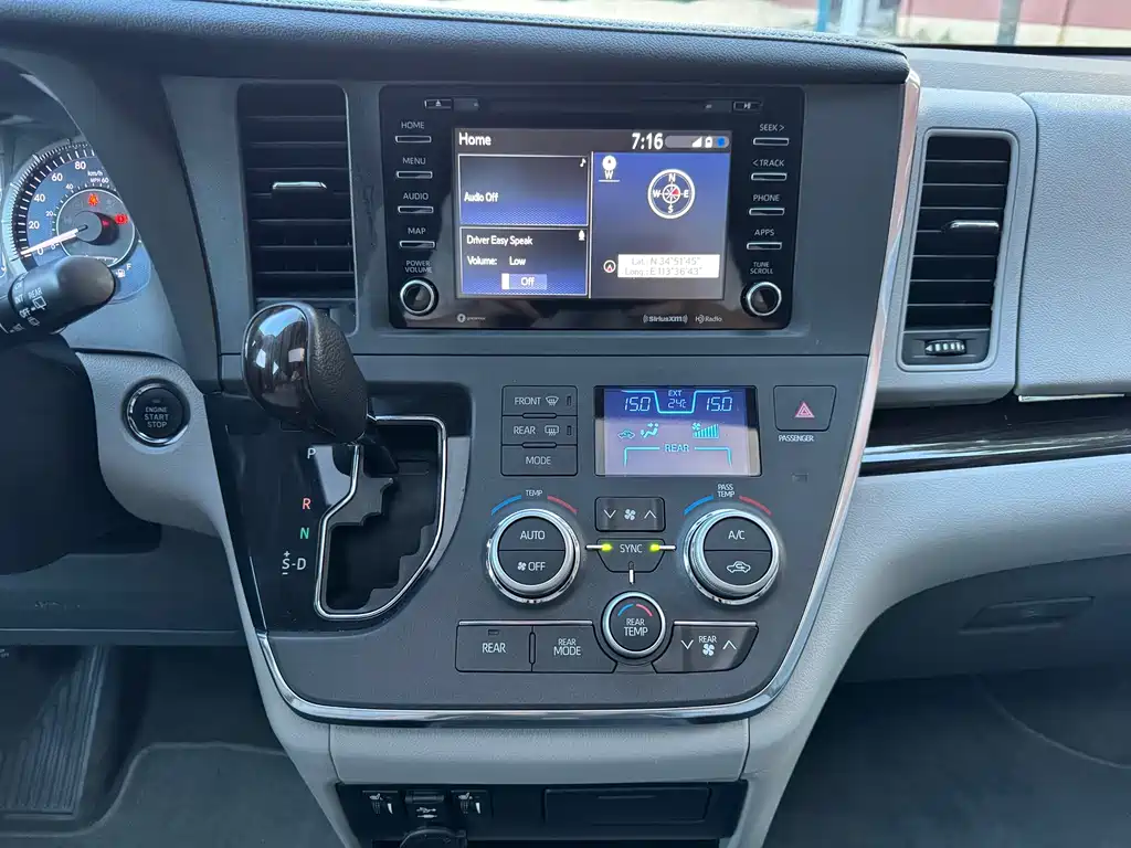 Toyota Sienna — миниатюра 16