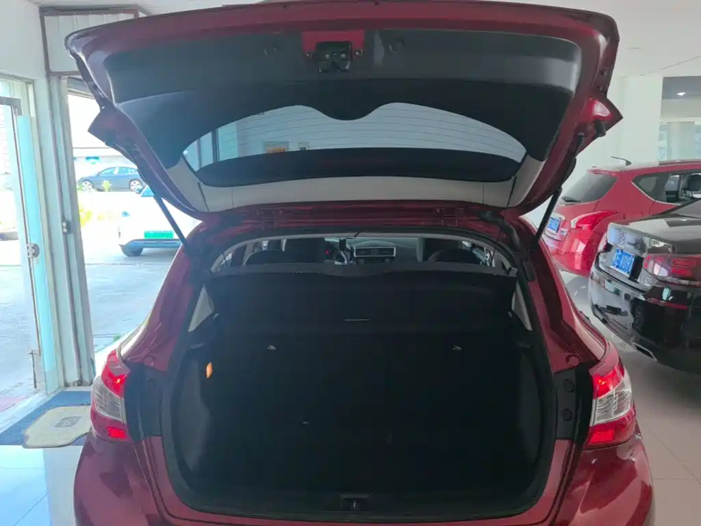 Nissan Tiida — миниатюра 19