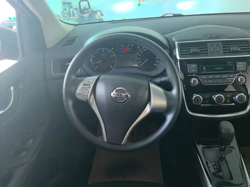 Nissan Tiida — миниатюра 11