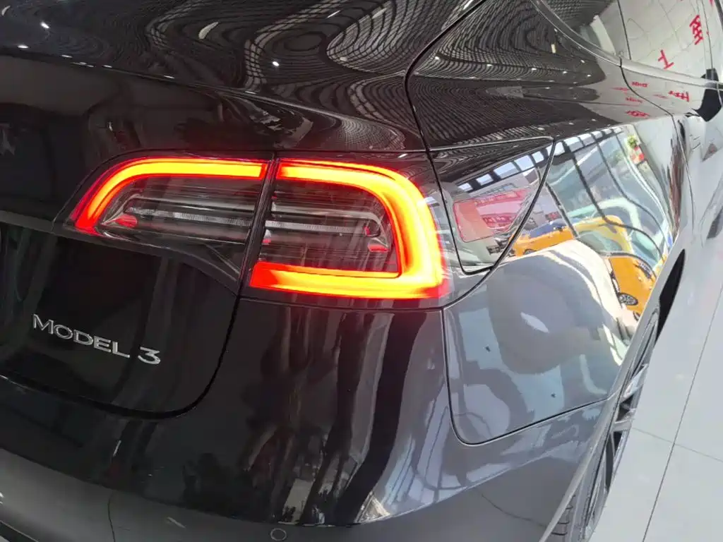 Tesla Model 3 — миниатюра 8