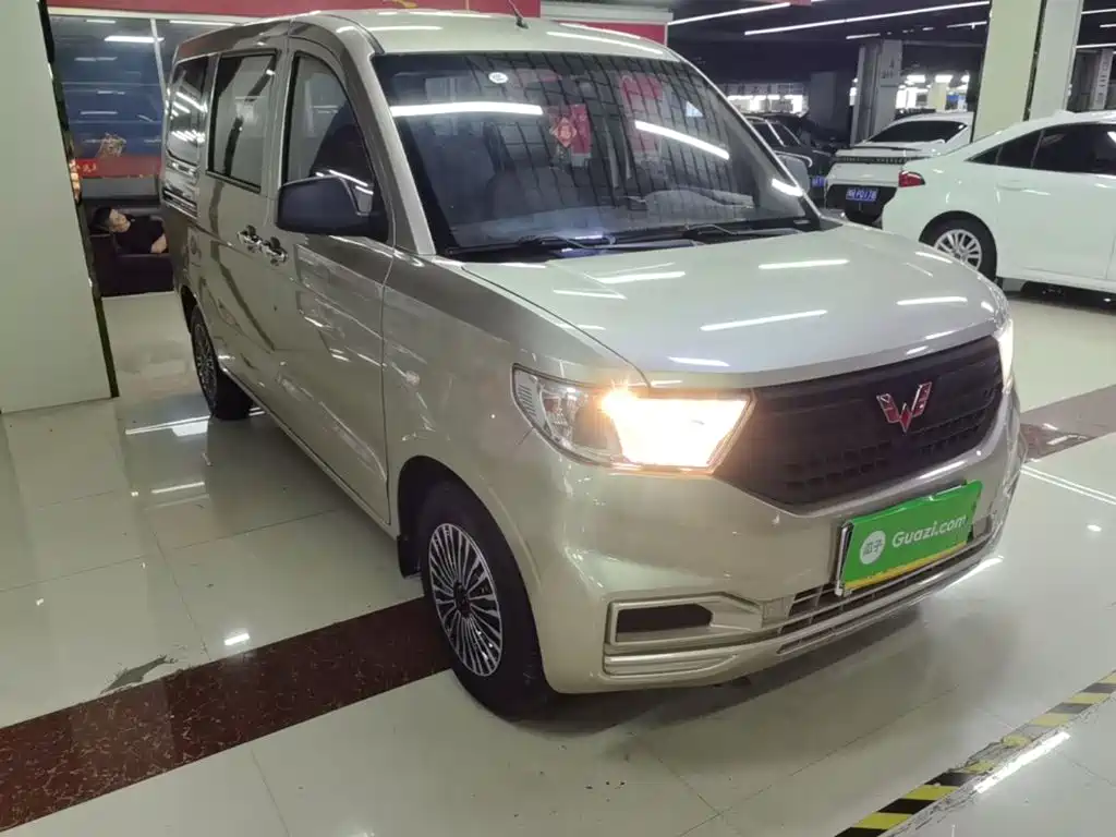 Wuling Hongguang V — миниатюра 4