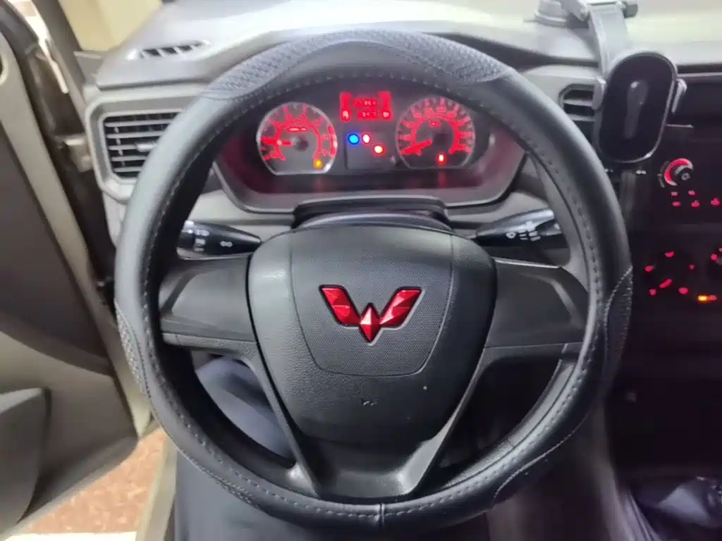 Wuling Hongguang V — миниатюра 11