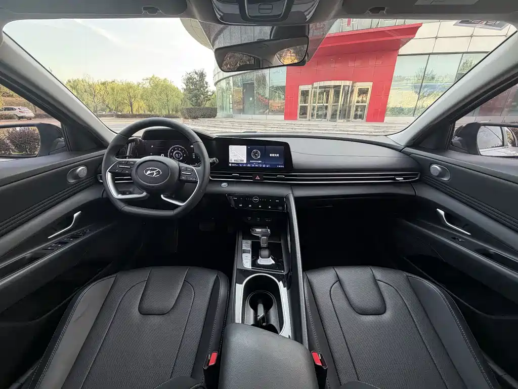 Hyundai Elantra — миниатюра 9