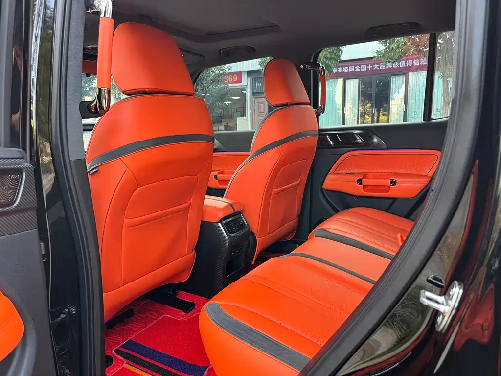 TANK CO CREATION TANK 300