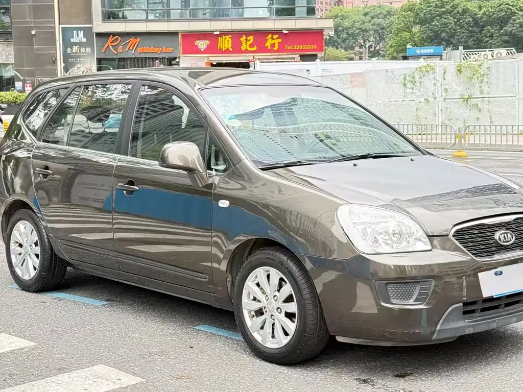 Kia Carens — миниатюра 3