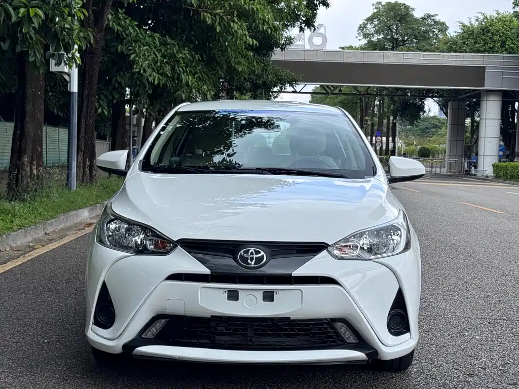 Toyota Yaris L — миниатюра 2
