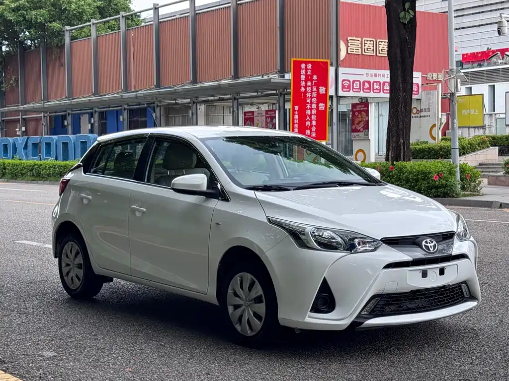 Toyota Yaris L — миниатюра 3