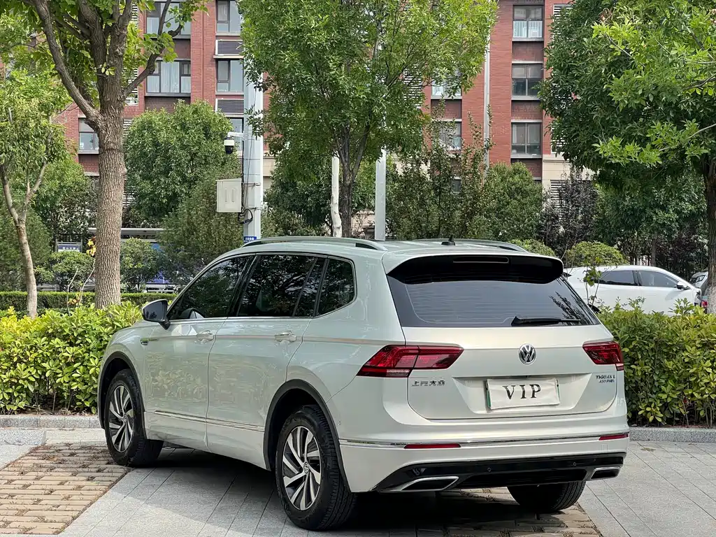 Volkswagen Tiguan L PHEV — миниатюра 6