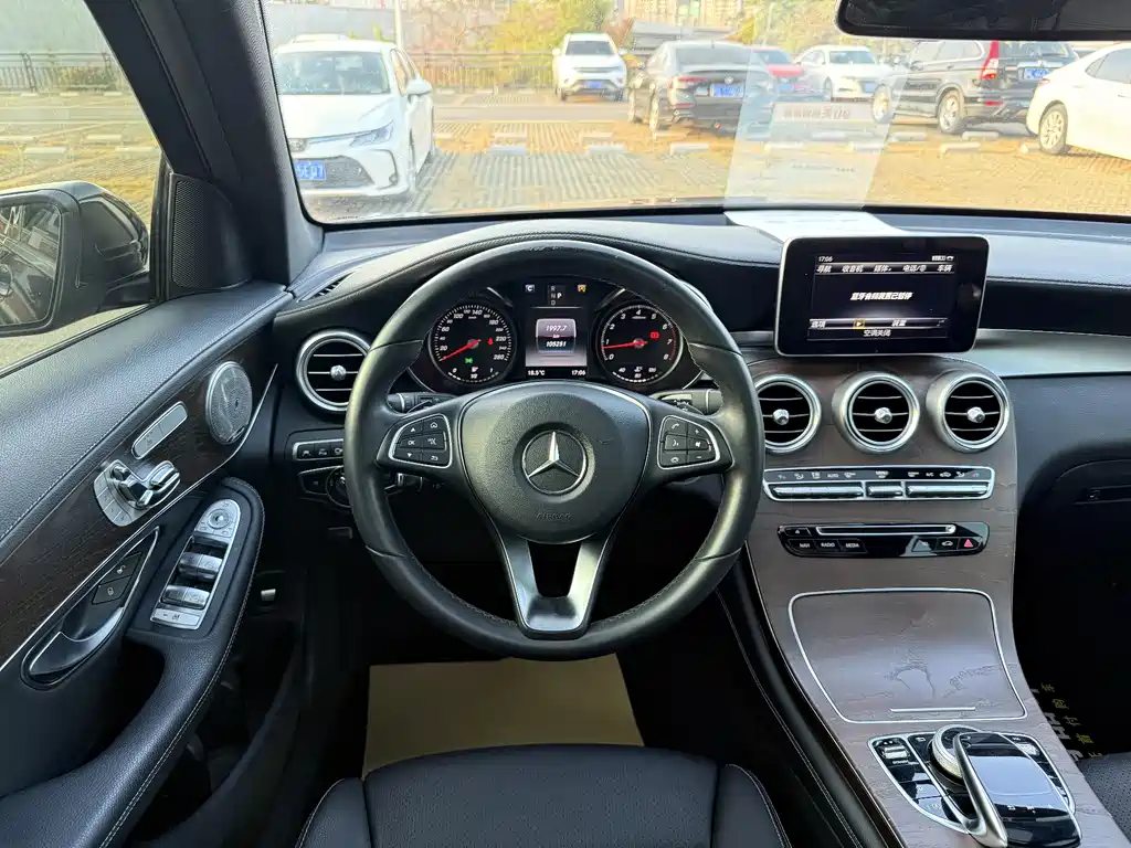 MERCEDES-BENZ GLC
