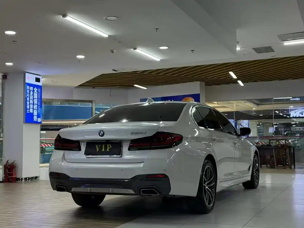 BMW 5 Series — миниатюра 9