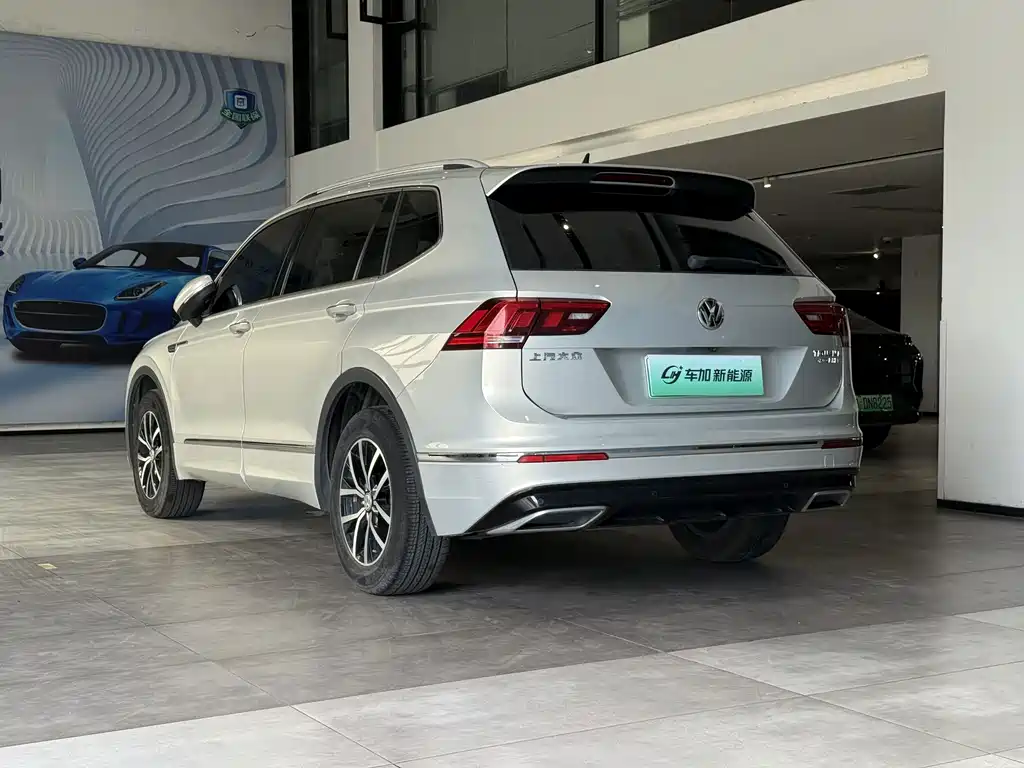 Volkswagen Tiguan L PHEV — миниатюра 7