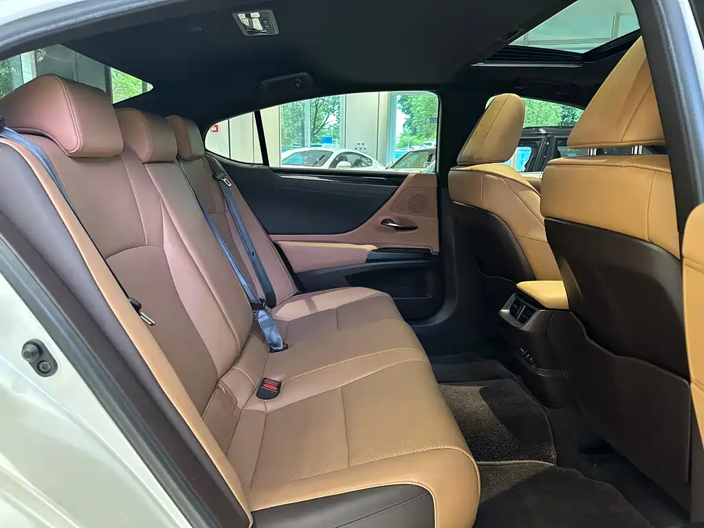 Lexus ES — миниатюра 14