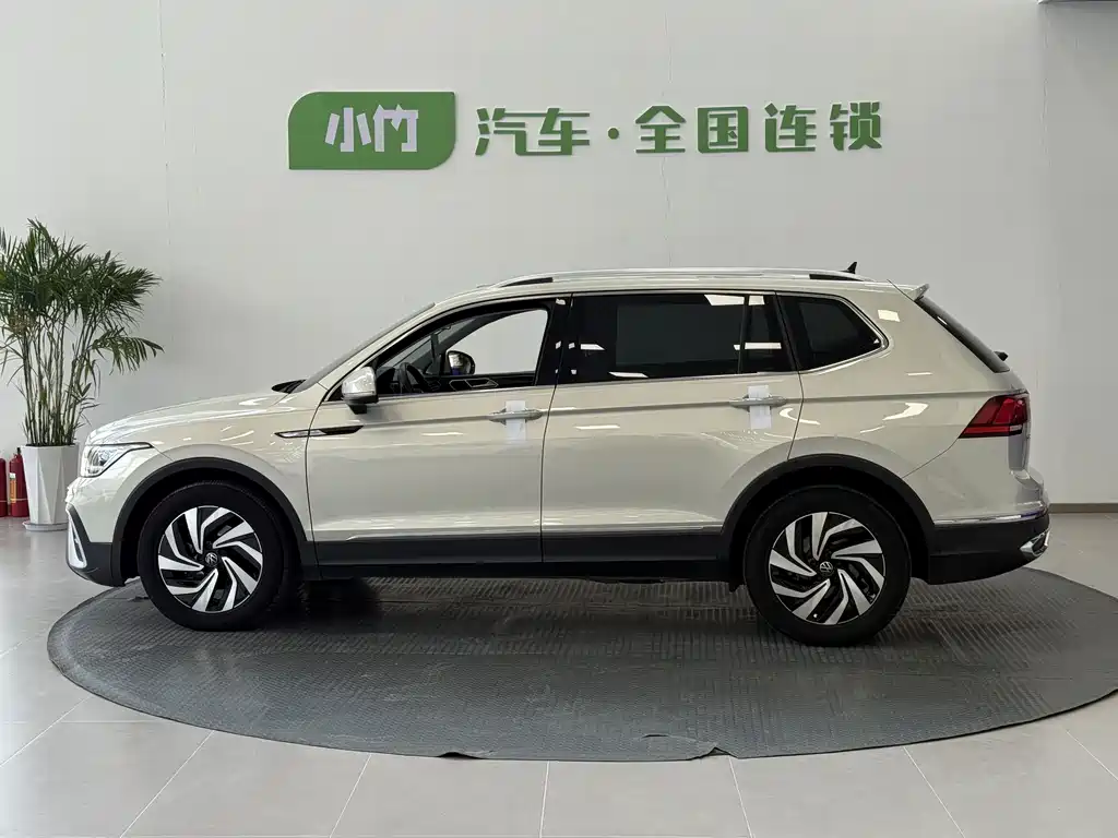 Volkswagen Tiguan L — миниатюра 3