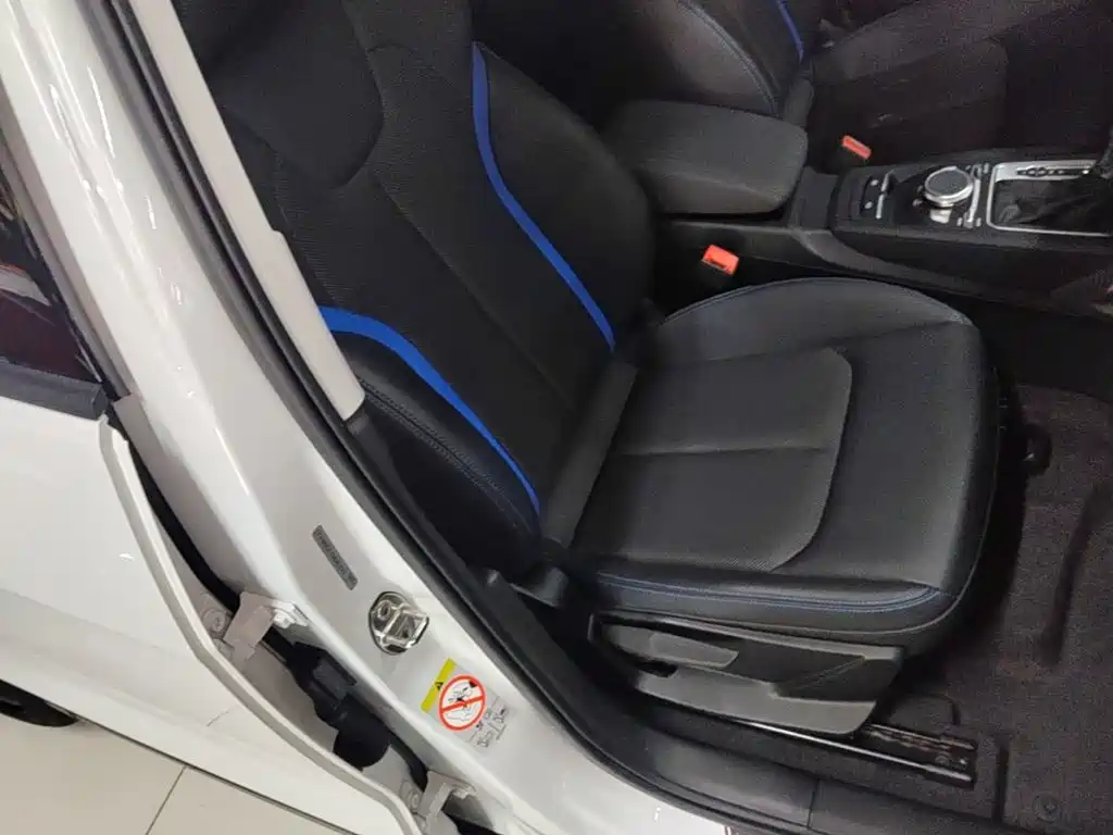 Audi Q2L e-tron — миниатюра 25