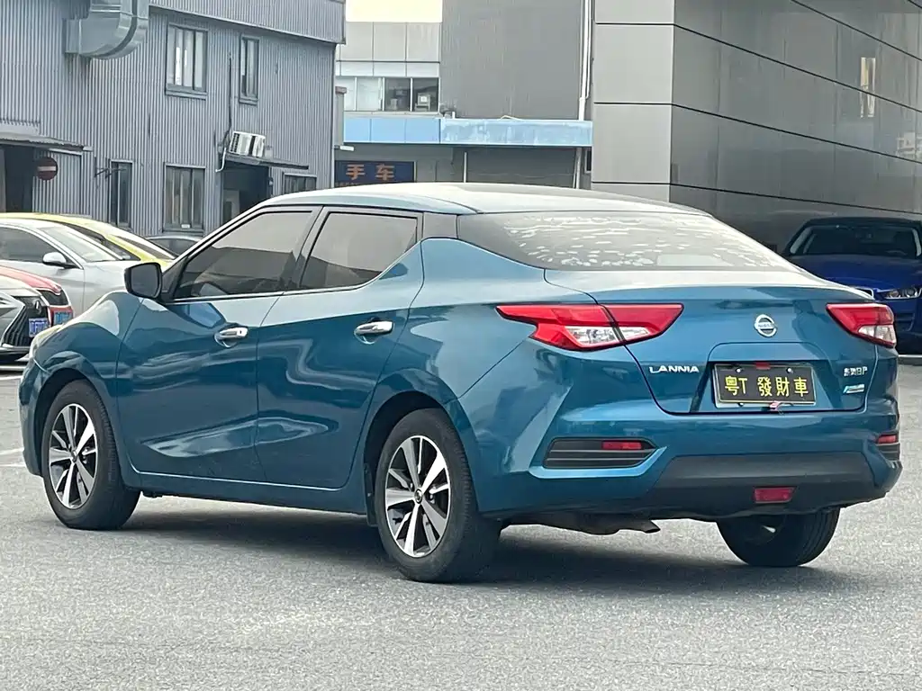 Nissan Bluebird — миниатюра 7