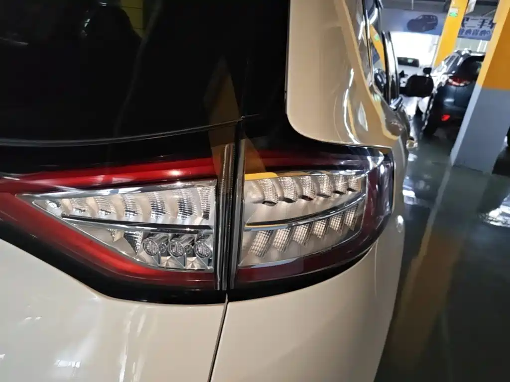 Ford Edge — миниатюра 8