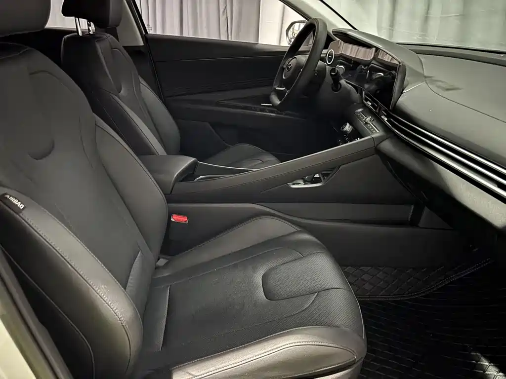 Hyundai Elantra — миниатюра 14