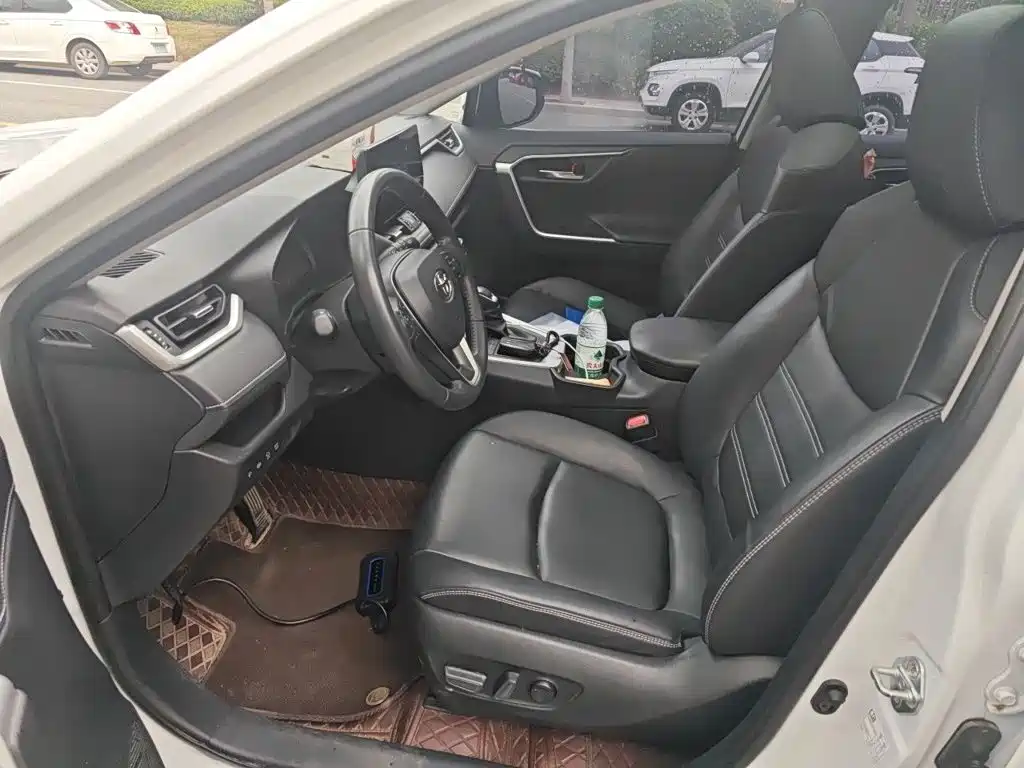 Toyota RAV4 — миниатюра 8