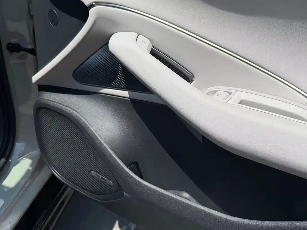 Xiaomi SU7 — миниатюра 15