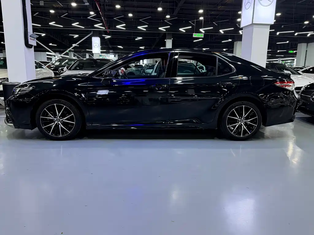 Toyota Camry — миниатюра 3