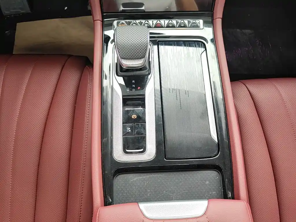 Hongqi Hongqi H5 — миниатюра 14