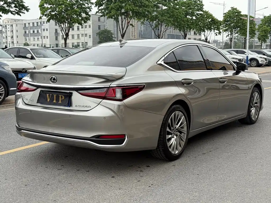 Lexus ES 2022 300h Premium