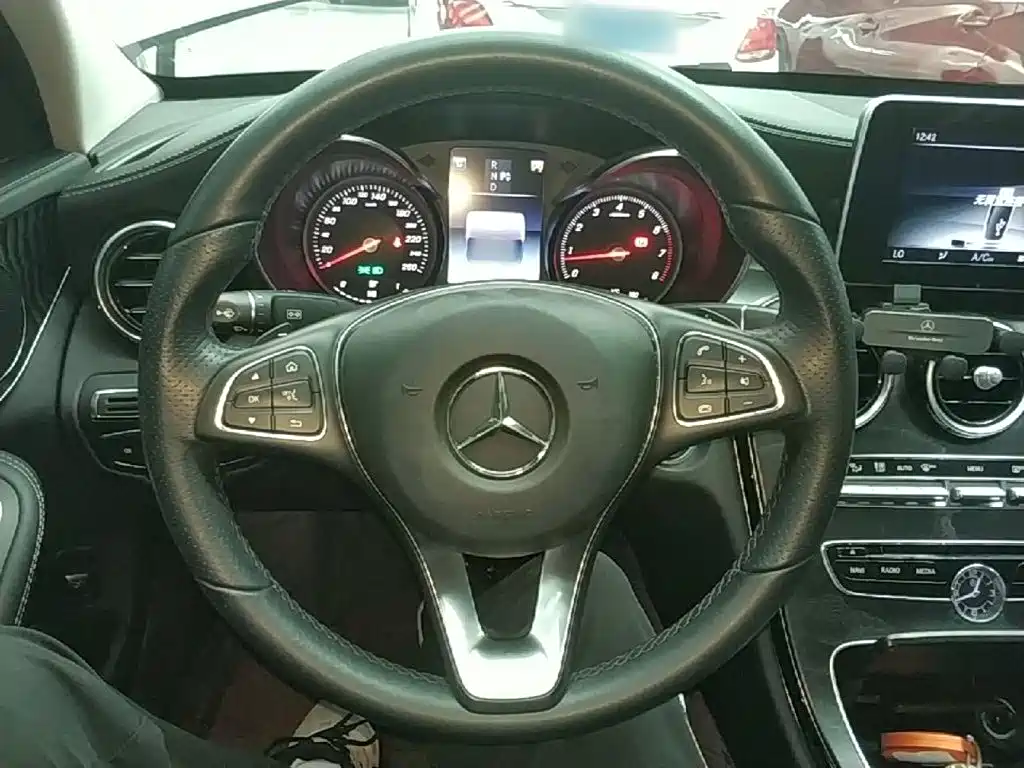 Mercedes-Benz C-Class — миниатюра 11