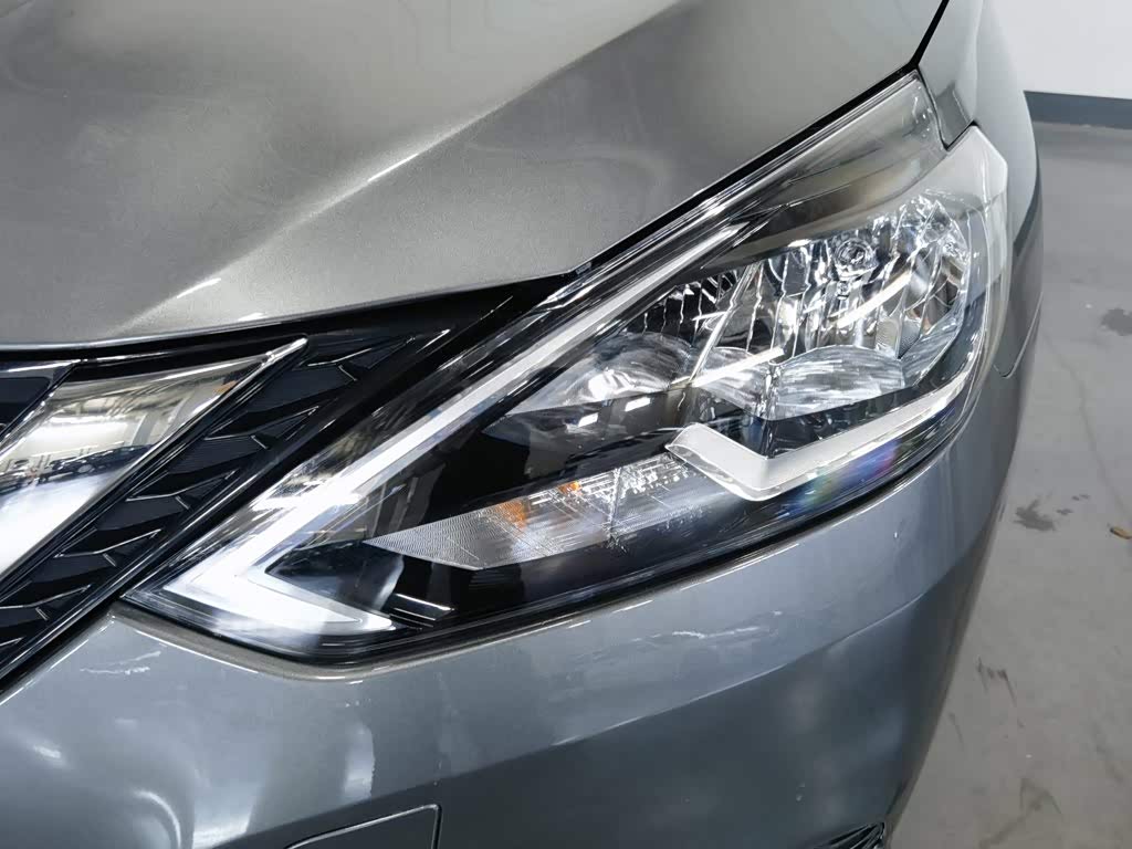 Nissan Sylphy 1.6 л 2024 г. Серебристо-серый, пробег 31200 км