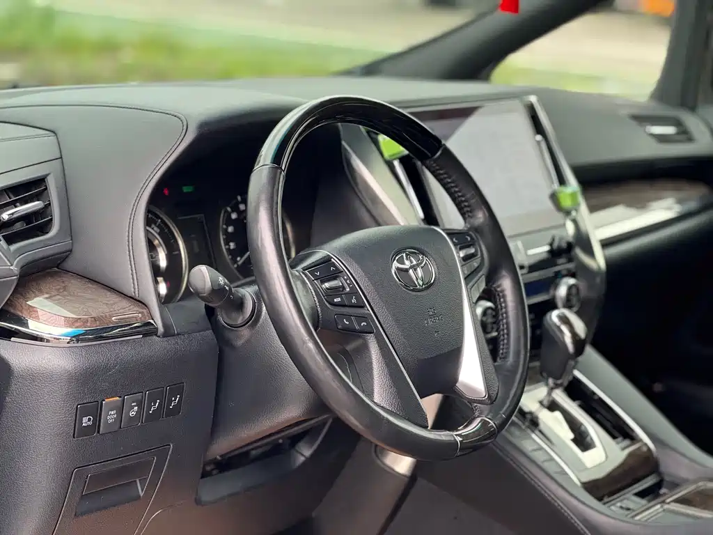 Toyota Alphard 2021 2.5L Luxury
