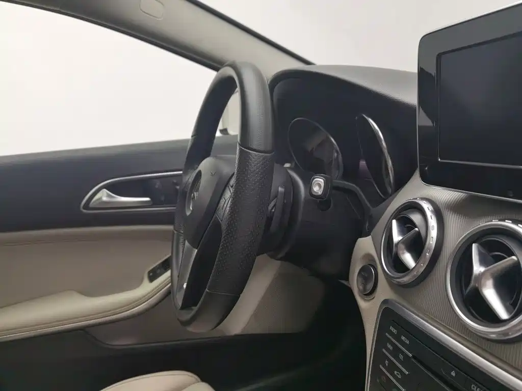 Mercedes-Benz GLA — миниатюра 22
