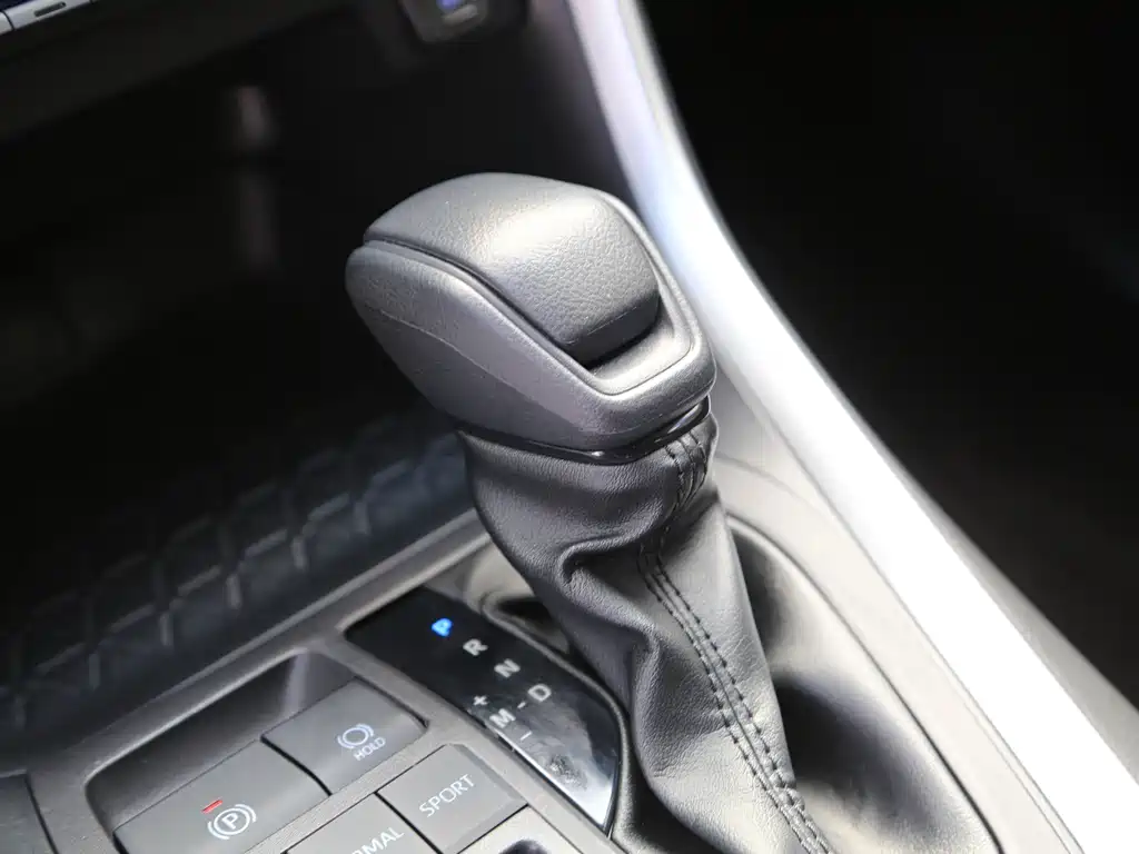 Toyota RAV4 — миниатюра 8