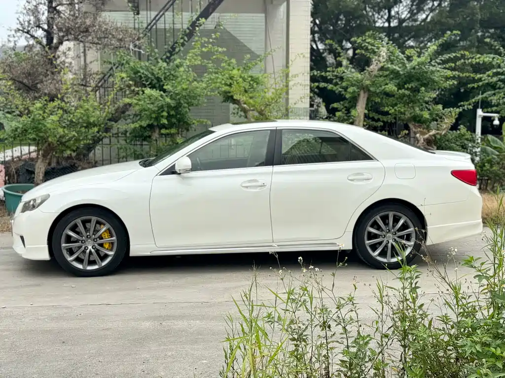 Toyota Reiz — миниатюра 5