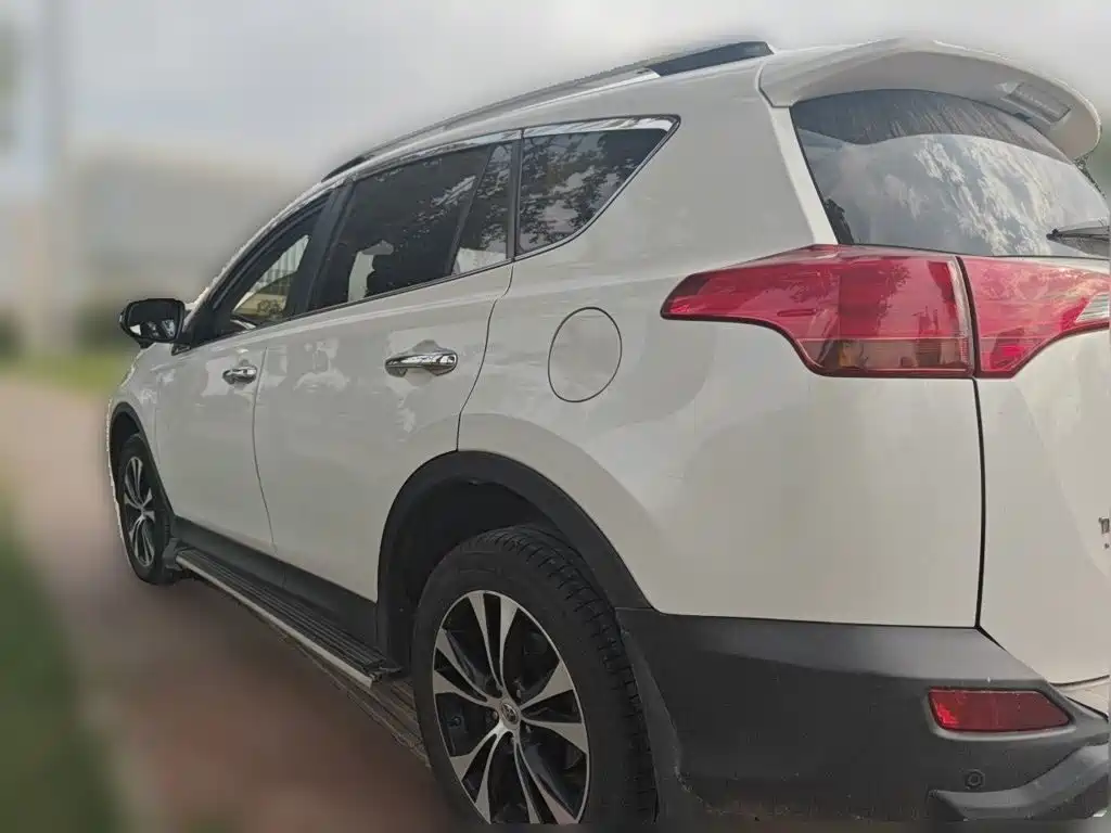 Toyota RAV4 — миниатюра 4