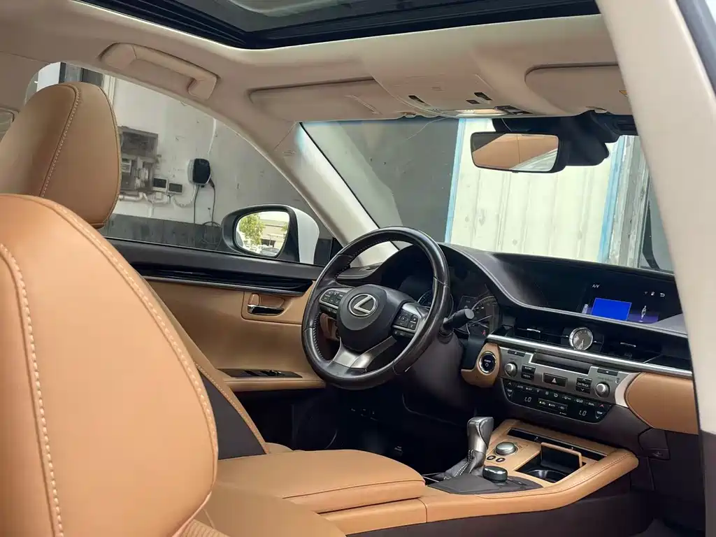 Lexus ES — миниатюра 6