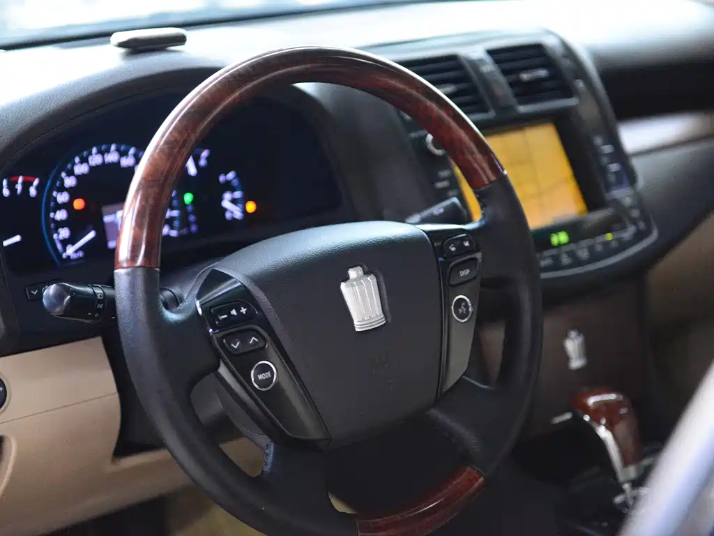Toyota Crown — миниатюра 7