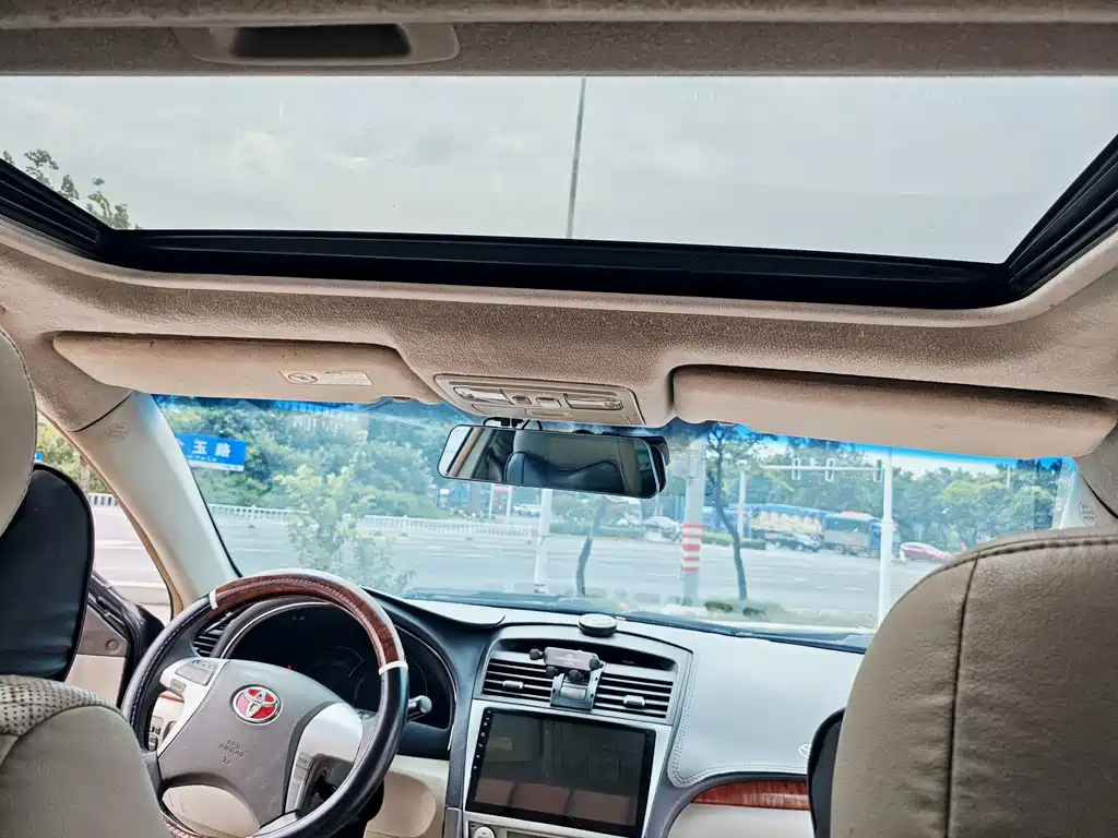 Toyota Camry — миниатюра 7