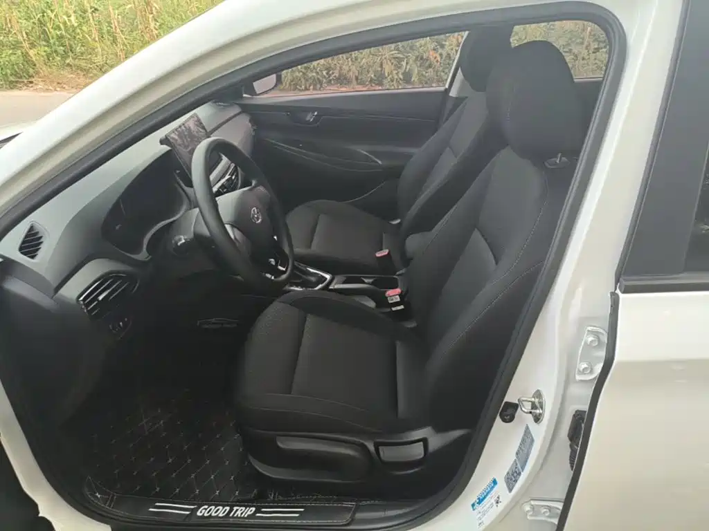 Hyundai Elantra — миниатюра 15