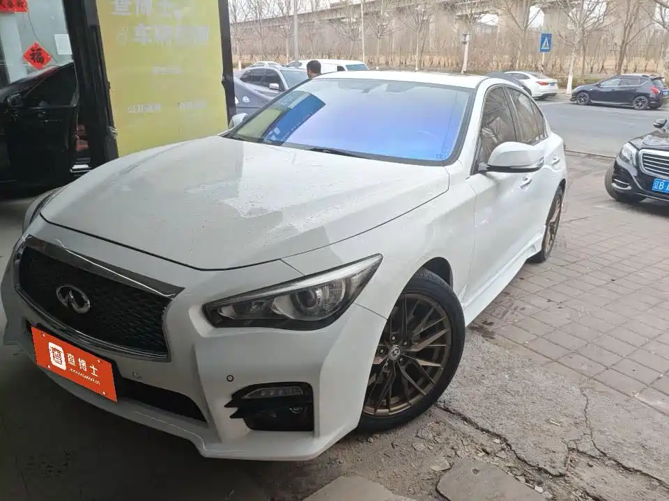 Infiniti Q50 2015