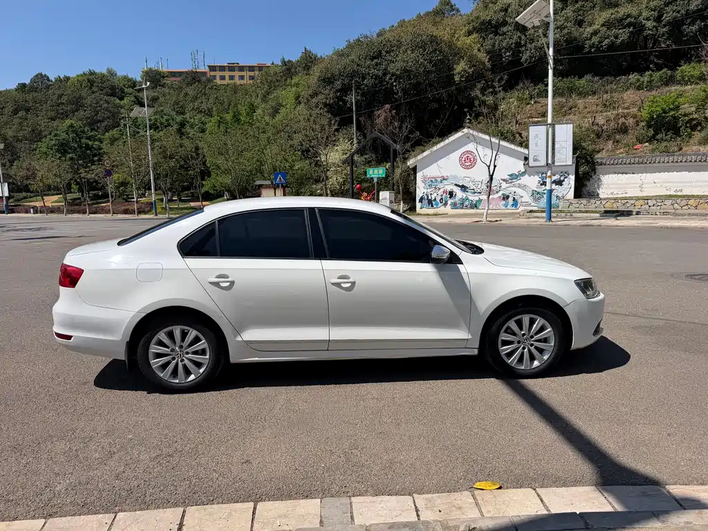 Volkswagen Sagitar 2012 1.4TSI AT Luxury
