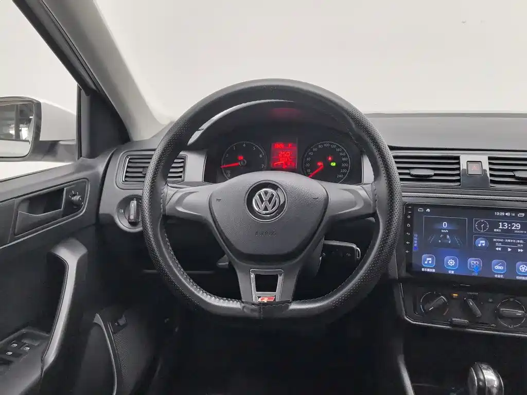 Volkswagen Santana — миниатюра 11