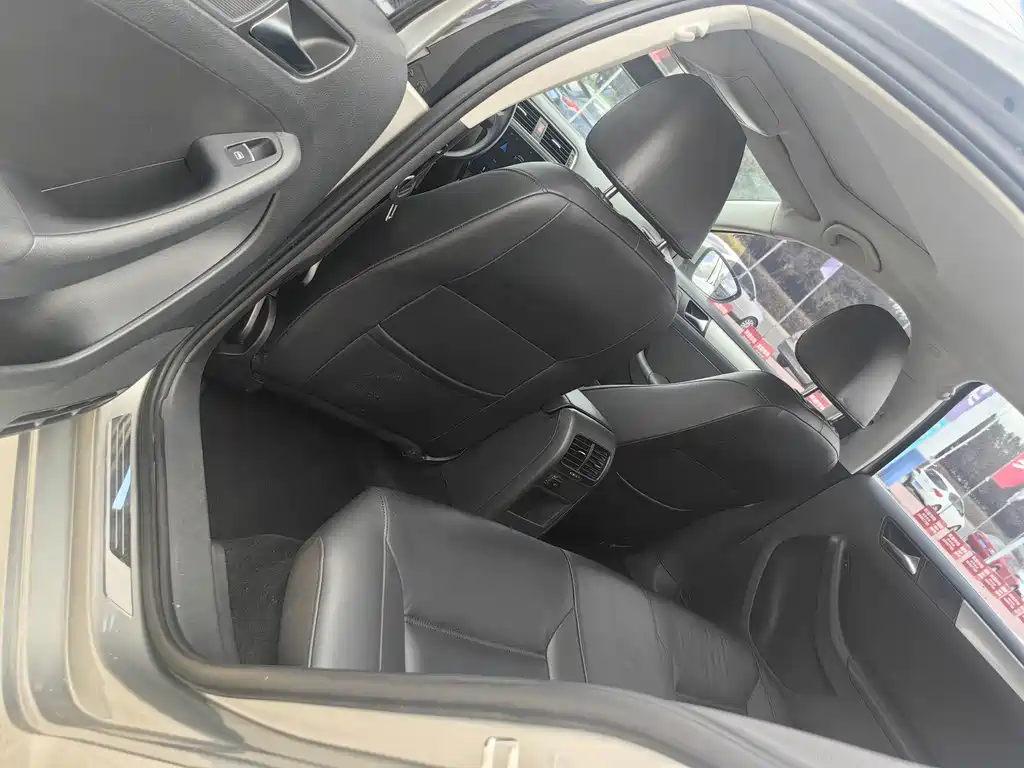 Volkswagen Sagitar — миниатюра 5