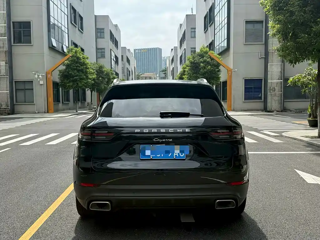 Porsche Cayenne — миниатюра 5