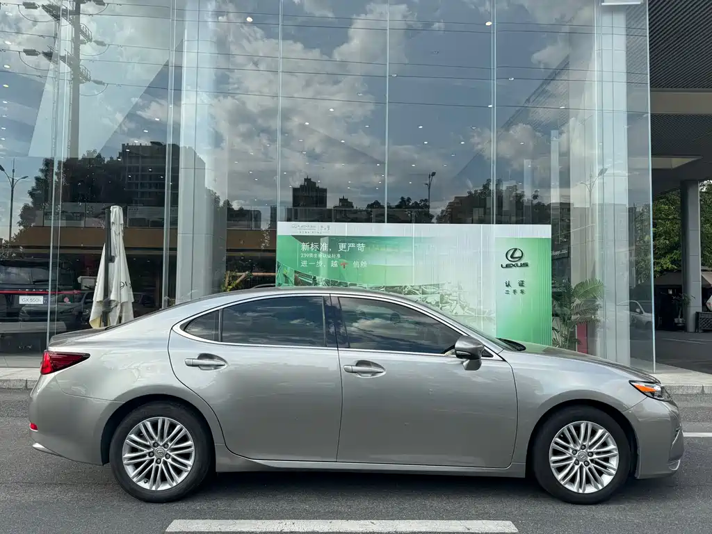 LEXUS  ES