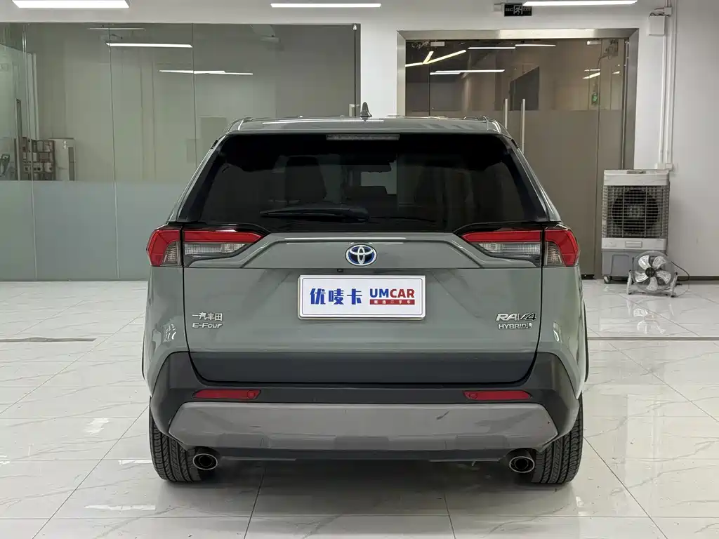 Toyota RAV4 — миниатюра 5