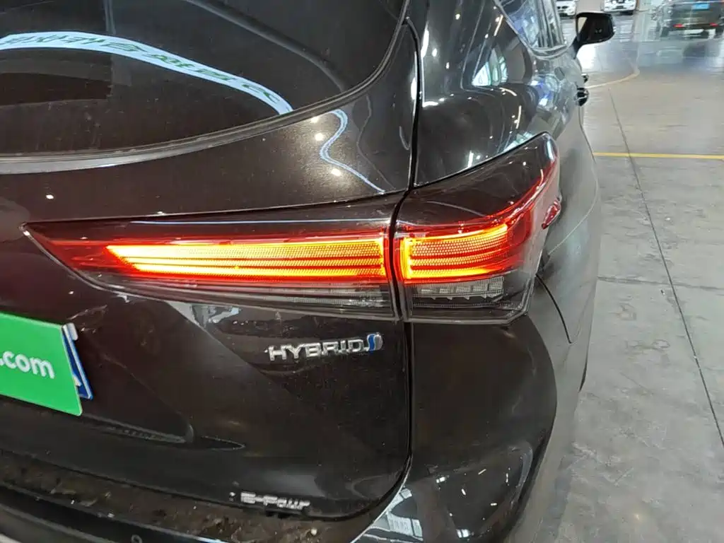 Toyota Crown Kluger — миниатюра 8