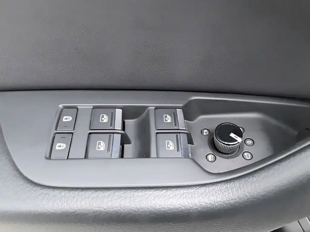Audi A6L — миниатюра 9