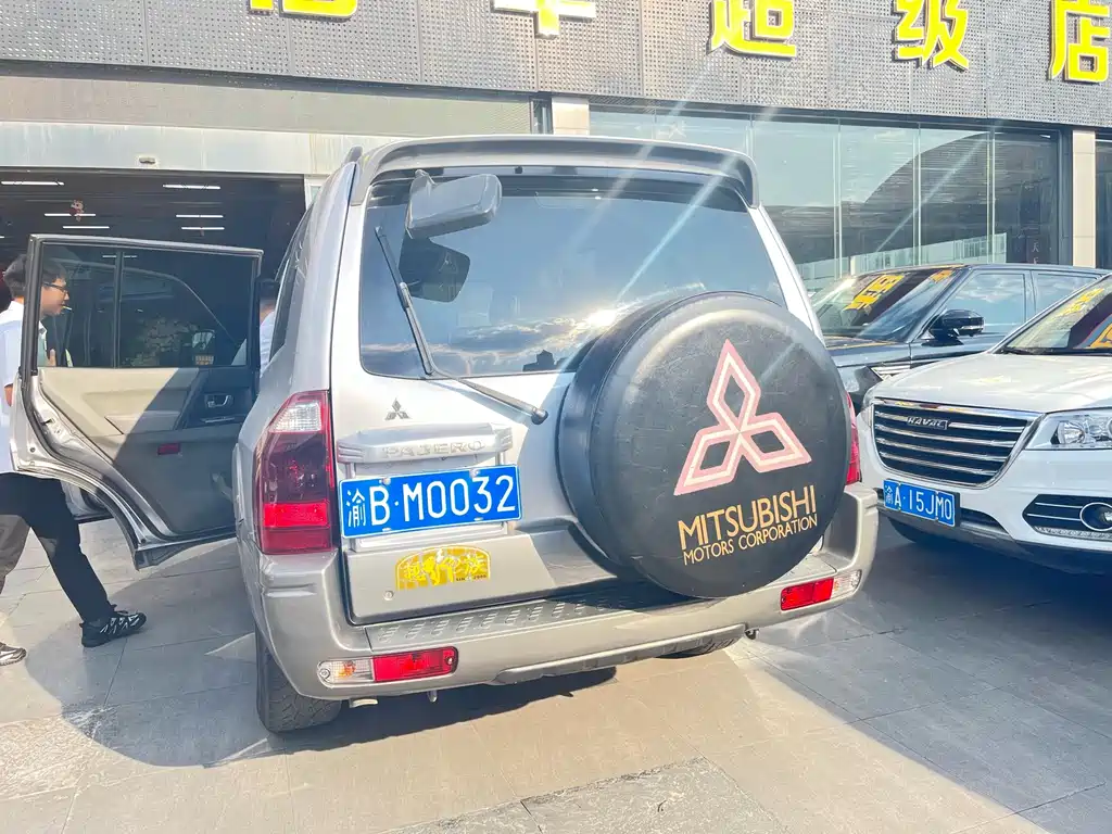 Mitsubishi Pajero — миниатюра 8