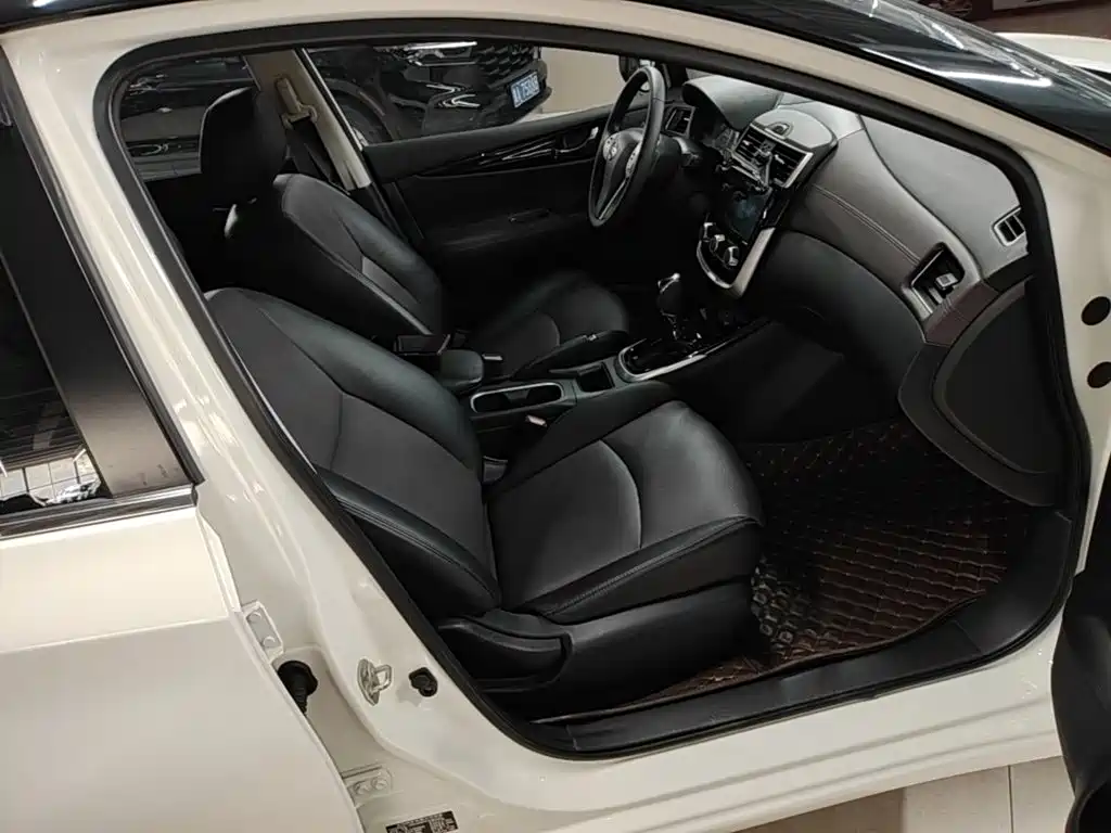 Nissan Tiida — миниатюра 25