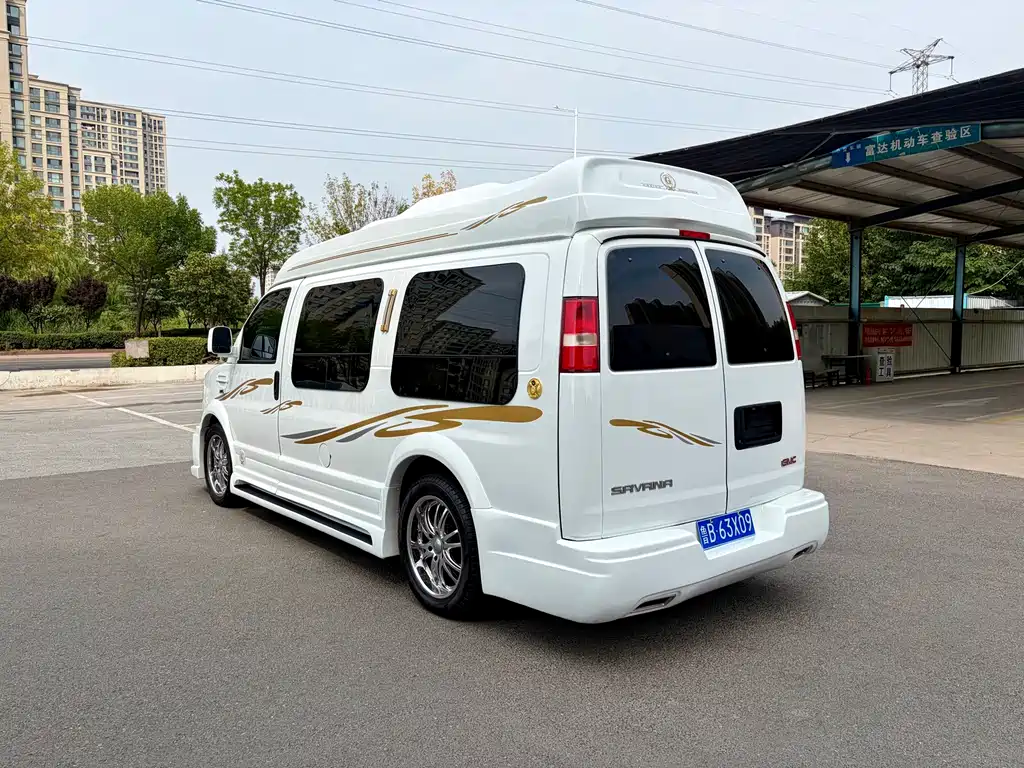 GMC Savana — миниатюра 4